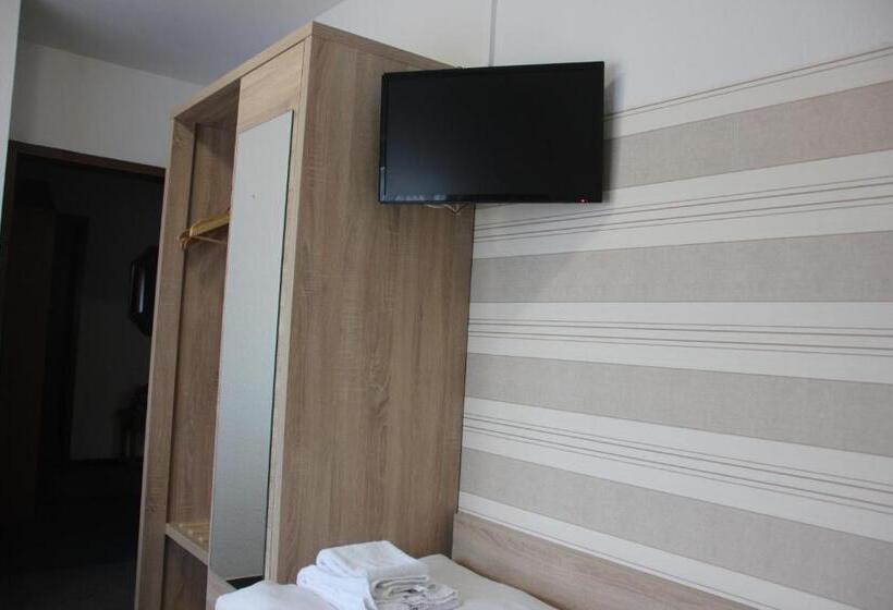 اتاق استاندارد سه نفره, Airport Hotel Zum Taubengrund