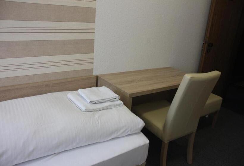 اتاق استاندارد سه نفره, Airport Hotel Zum Taubengrund
