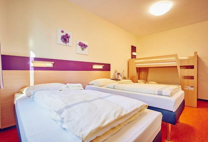 חדר סטנדרטי לארבעה עם חדר אמבטיה משותף, Djh Jugendherberge Hagen