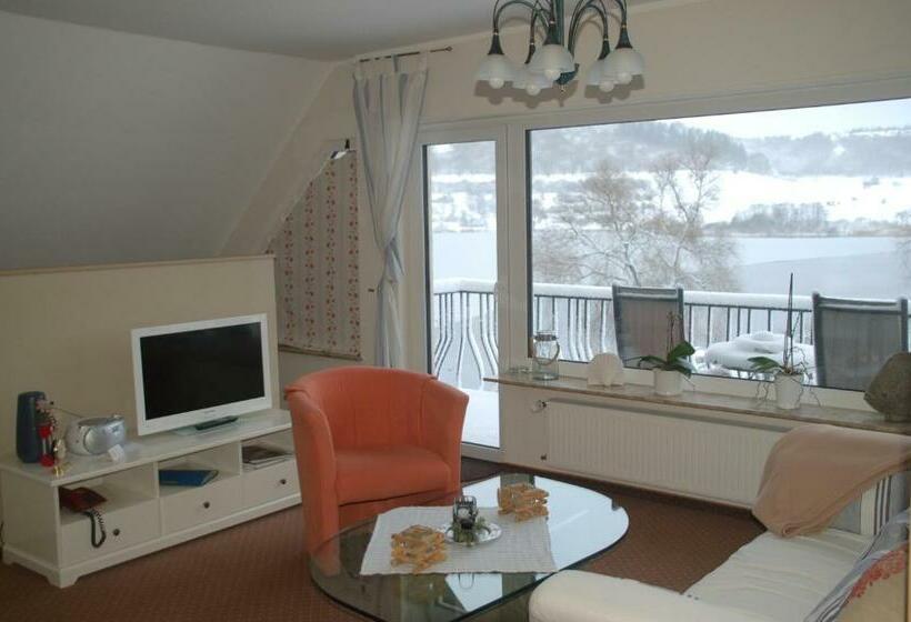 バルコニー付き１ベッドルームアパートメント, Ferienwohnungen Cafe Maarblick