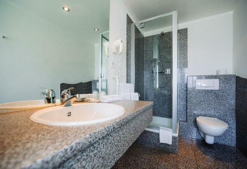 标准单人间, Am Mühlbach