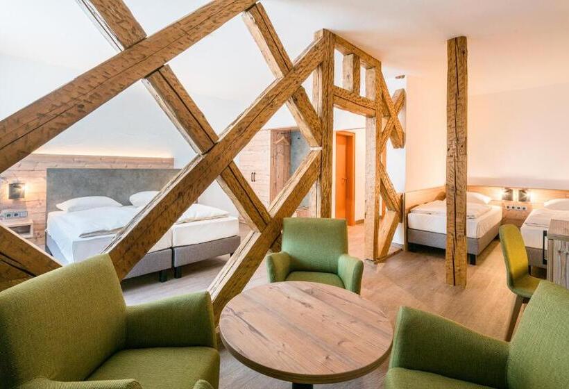 اتاق استاندارد چهار تخته, Cafe Adler