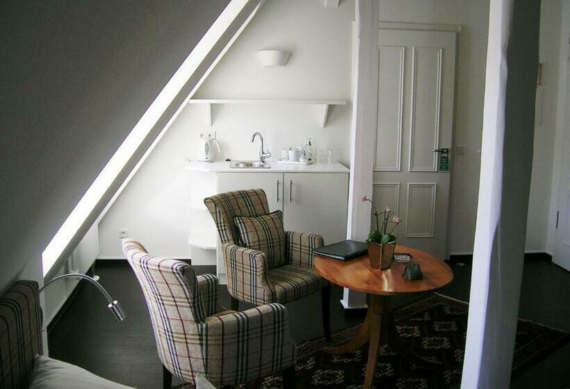 Студия Стандарт, & Café Kleinergrünauer