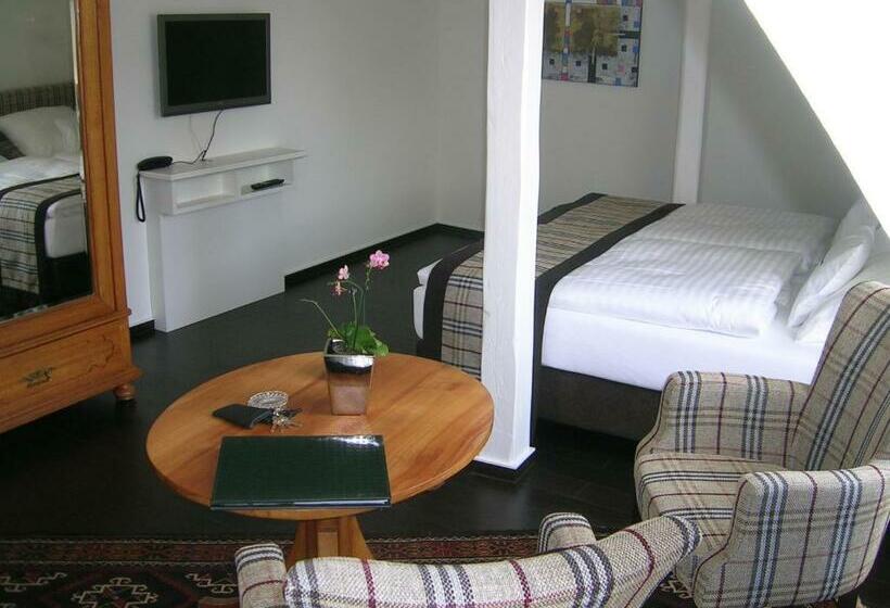 标准工作室, & Café Kleinergrünauer