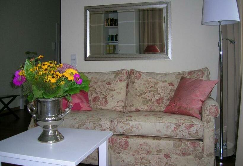 דירת שני חדרים, & Café Kleinergrünauer