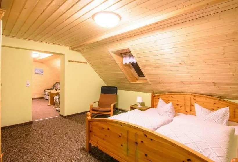 Perhehuone, Ferienhotel Goldhübel