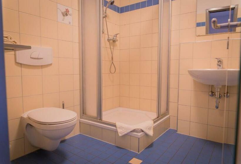 Standard Yhden Hengen Huone, Gäste Und Seminarhaus Uckerwelle