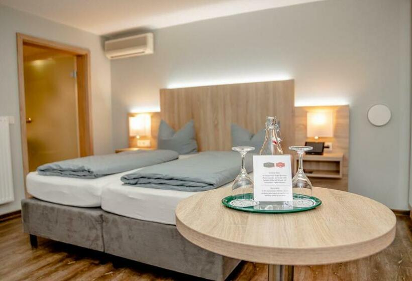 غرفة قياسية ثلاثية, Herbers & Restaurantleon