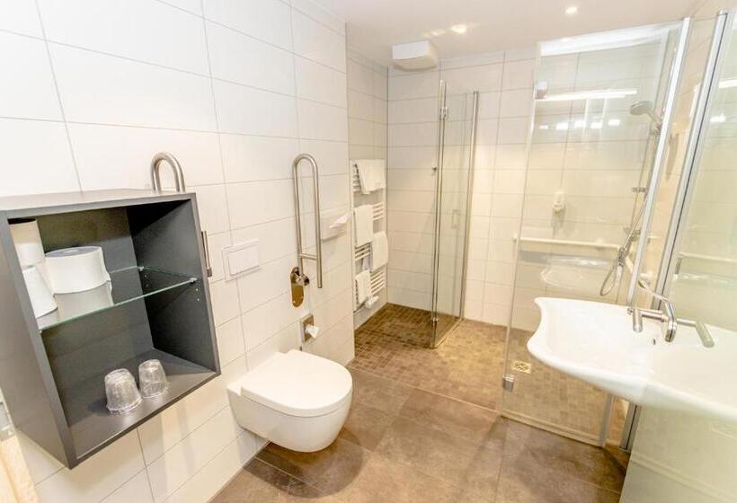 غرفة قياسية ثلاثية, Herbers & Restaurantleon