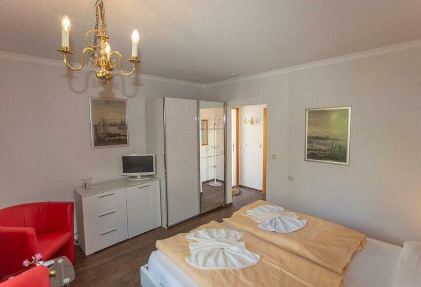 Номер Basic с Балконом, Im Schwedischen Hof