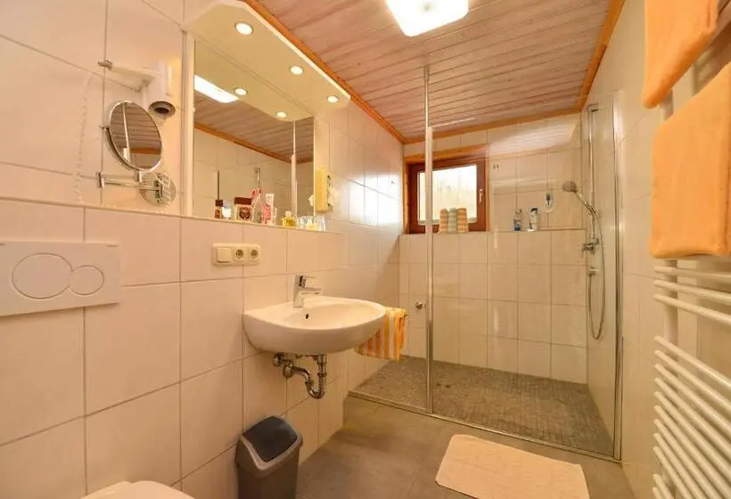 Huoneisto 2 Makuuhuonetta, Landhaus Schmid