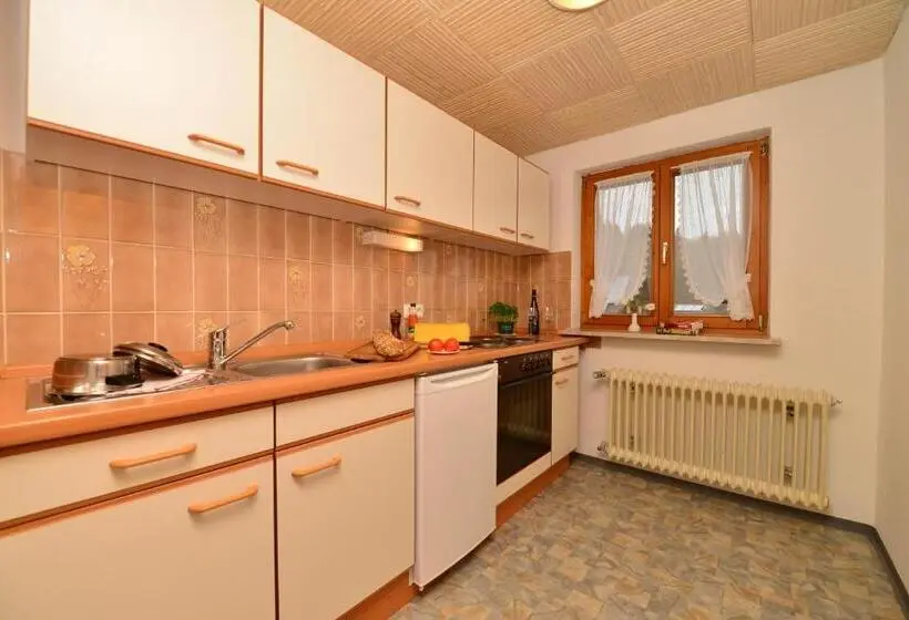 Huoneisto 1 Makuuhuone Parveke, Landhaus Schmid