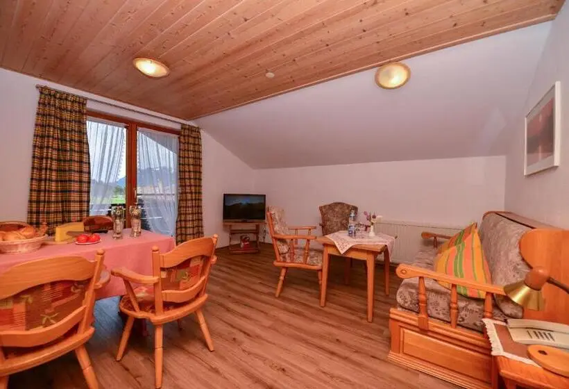 Huoneisto 1 Makuuhuone Parveke, Landhaus Schmid