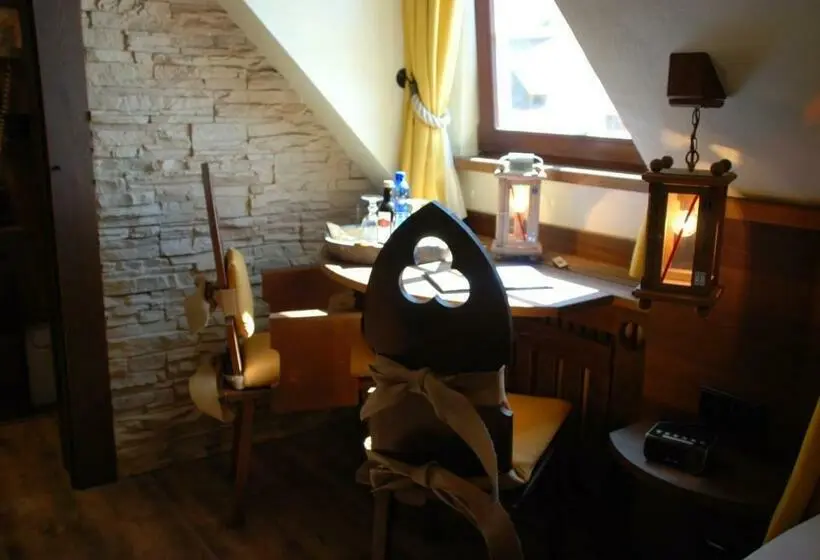 レイクビュースタンダードルーム, Mittelalterhotel Gästehaus Rauchfang