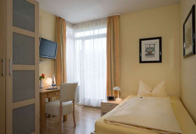 标准单人间, Nora