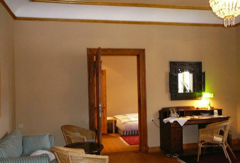 جناح, Park Residenz