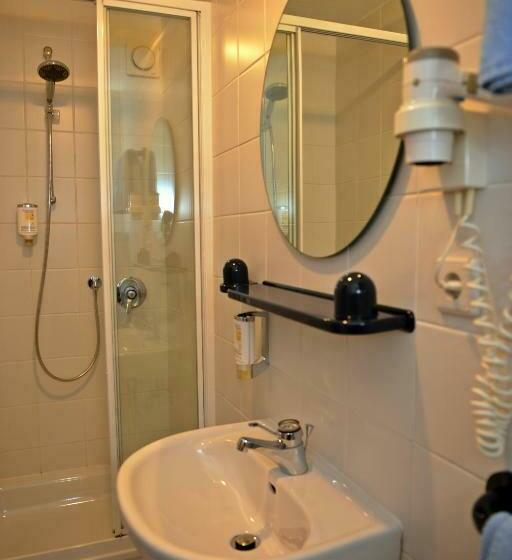 غرفة قياسية مطلّة علي البحر مزوَّدة بشُرفة, Quisisana & Appartements Quisi