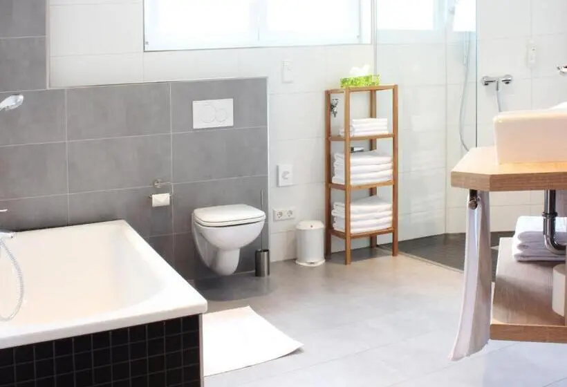 Appartamento con 1 camera da letto vista fiume, R & J