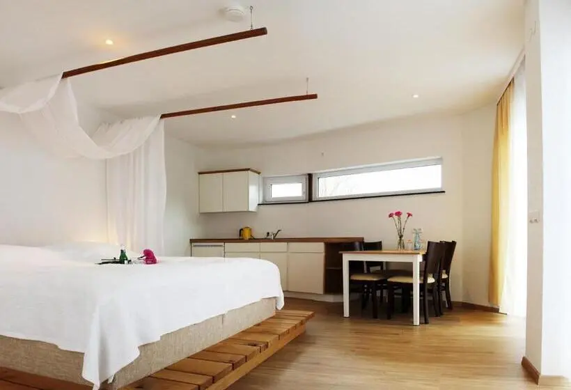 Appartamento con 1 camera da letto vista fiume, R & J