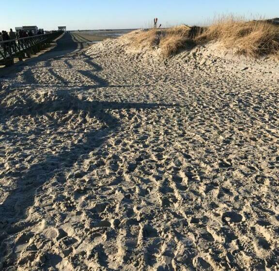 اتاق استاندارد با چشم‌انداز دریا, Strand No.1