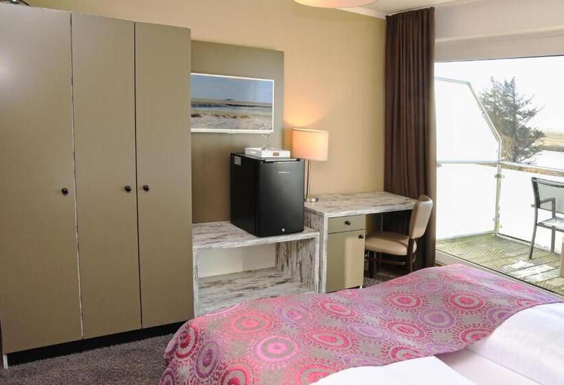 اتاق استاندارد با چشم‌انداز دریا, Strand No.1