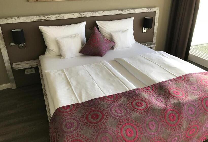 اتاق استاندارد با چشم‌انداز دریا, Strand No.1