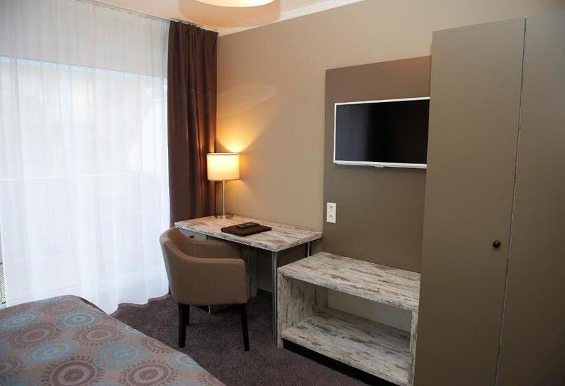 اتاق استاندارد, Strand No.1