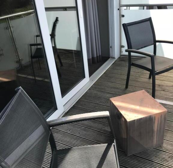 اتاق استاندارد, Strand No.1