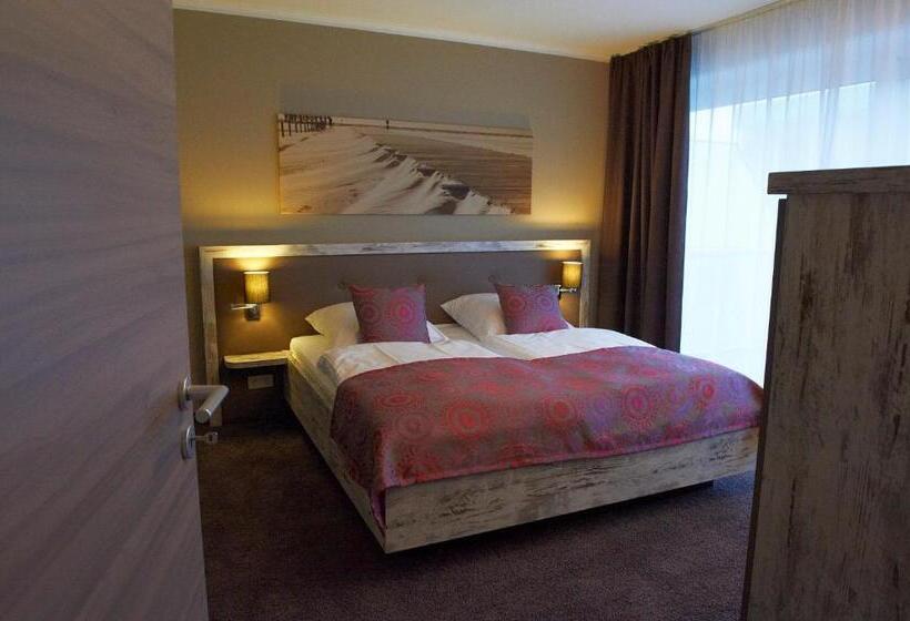 سوییت جونیور با چشم‌انداز دریا, Strand No.1