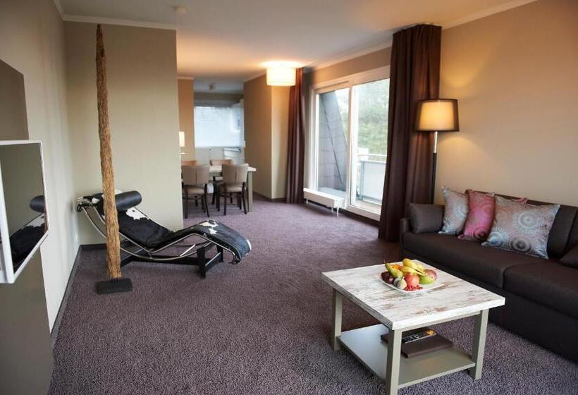 سوییت جونیور با چشم‌انداز دریا, Strand No.1