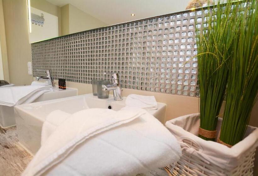 Deluxe Suite Sea View, Strand No.1