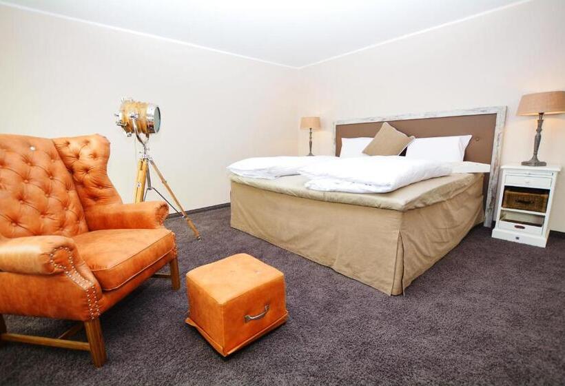 سوییت جونیور با چشم‌انداز دریا, Strand No.1