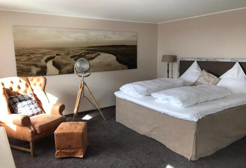 سوییت جونیور با چشم‌انداز دریا, Strand No.1