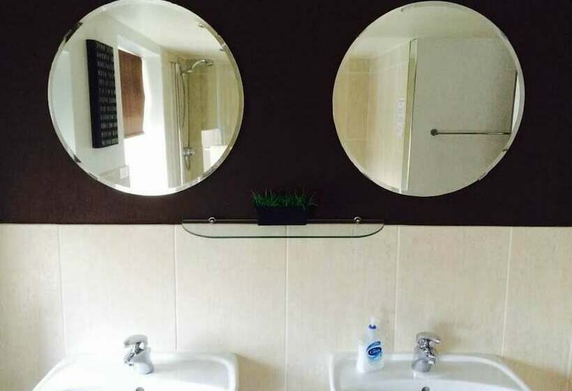 جناح عائلي, Esjays At Knowles House