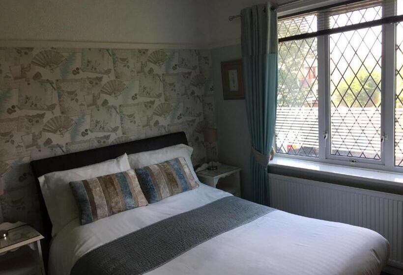 جناح عائلي, Esjays At Knowles House