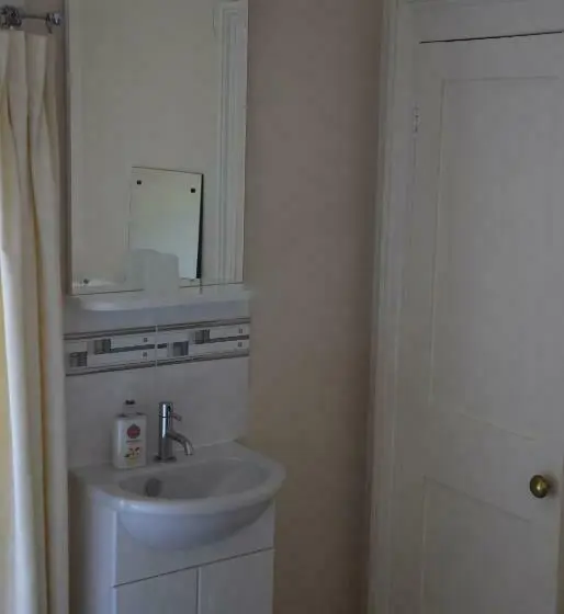 バス共有のスタンダードルーム, Kingsleigh Guest House