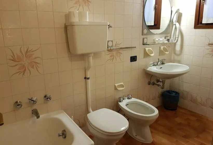 Standard Yhden Hengen Huone, Alle Tre Baite