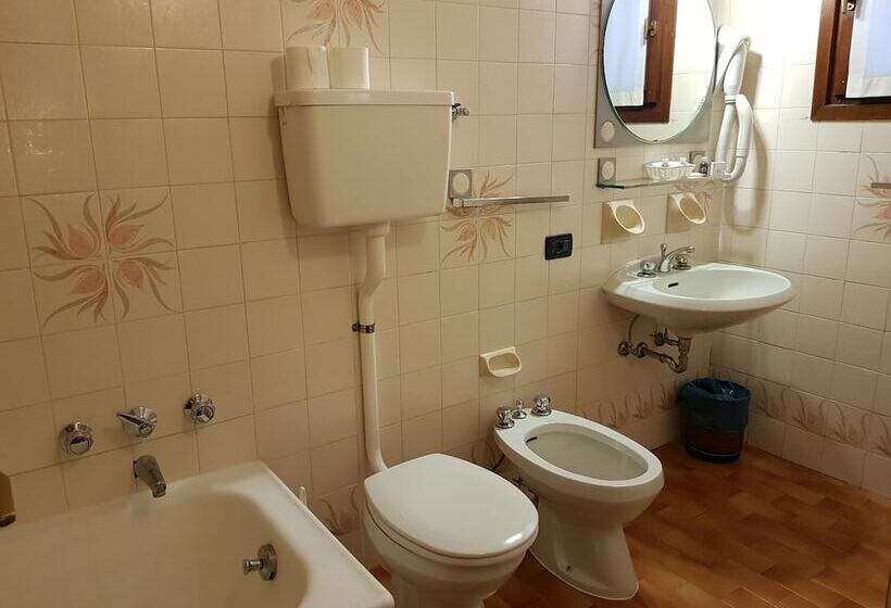 غرفة قياسية, Alle Tre Baite