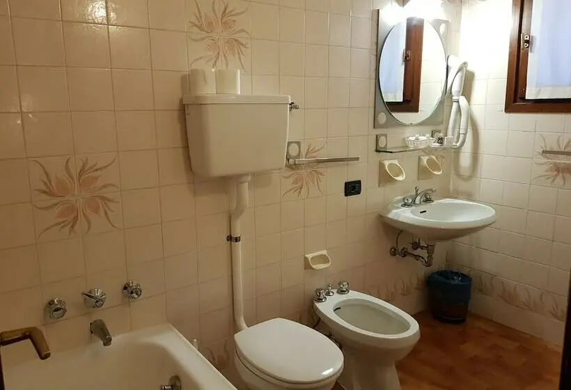 Standard Yhden Hengen Huone, Alle Tre Baite