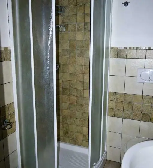 Standard Neljän Hengen Huone, B&b Il Giardino Segreto