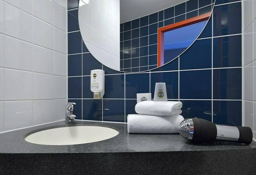 غرفة قياسية, B&b Hotel Saarbrücken Hbf