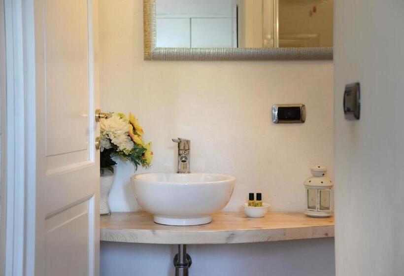 חדר דלוקס, L'albero Di Gamelì