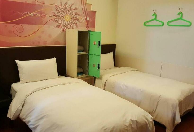 اتاق استاندارد با سرویس بهداشتی مشترک, Ryhan