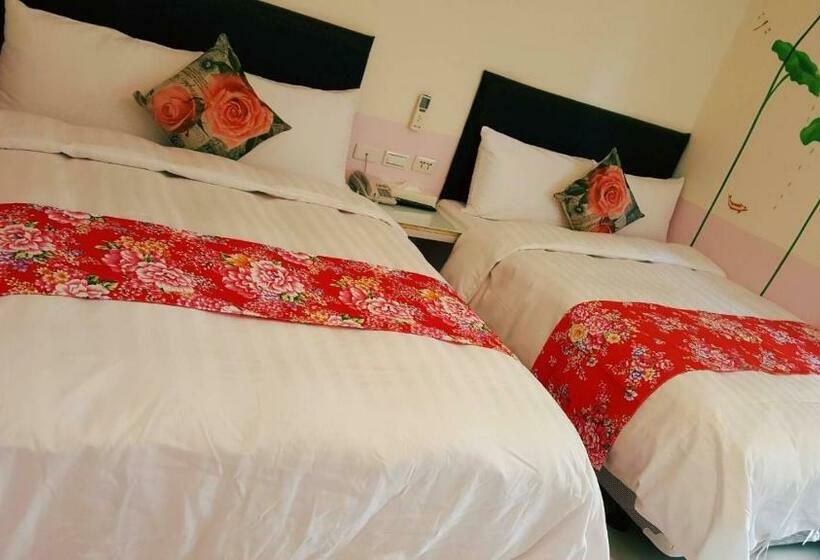 اتاق ساده چهارنفره, Ryhan