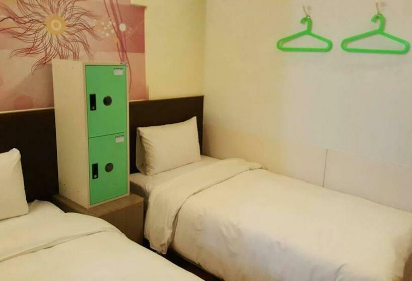 اتاق استاندارد با سرویس بهداشتی مشترک, Ryhan