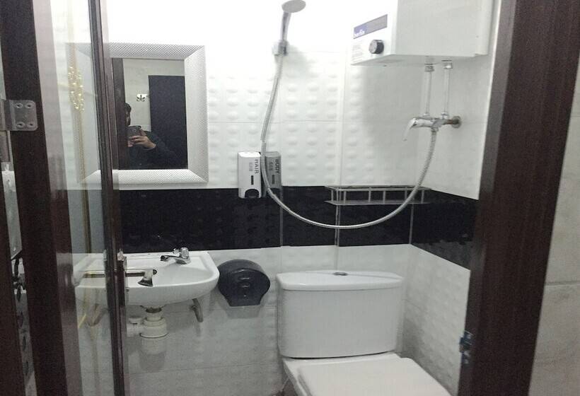 اتاق استاندارد سه نفره, Hi Inn