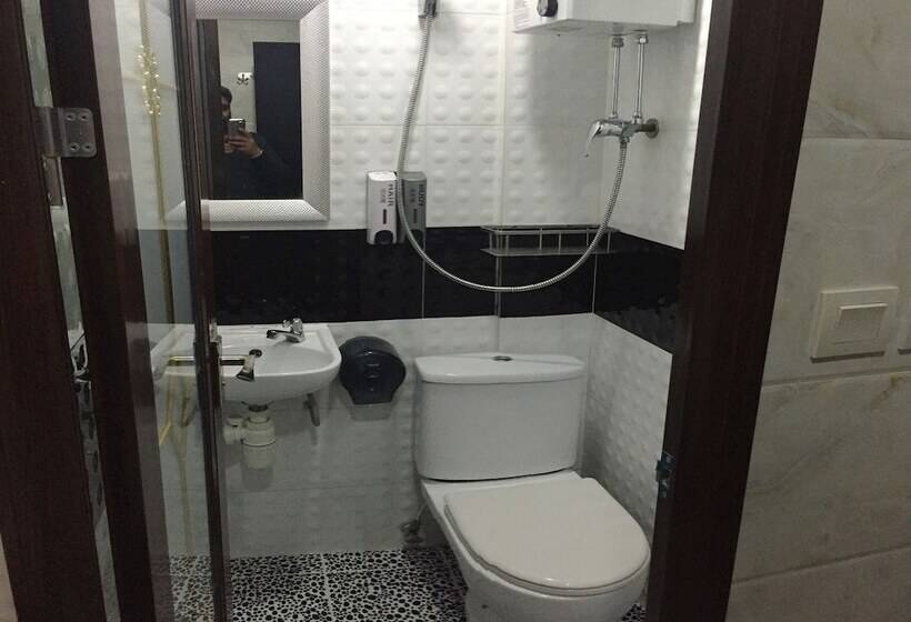 اتاق استاندارد سه نفره, Hi Inn