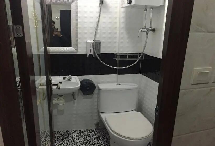 اتاق استاندارد سه نفره, Hi Inn