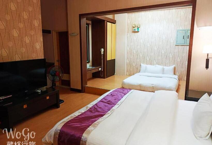 اتاق لوکس چهار تخته, Wogo