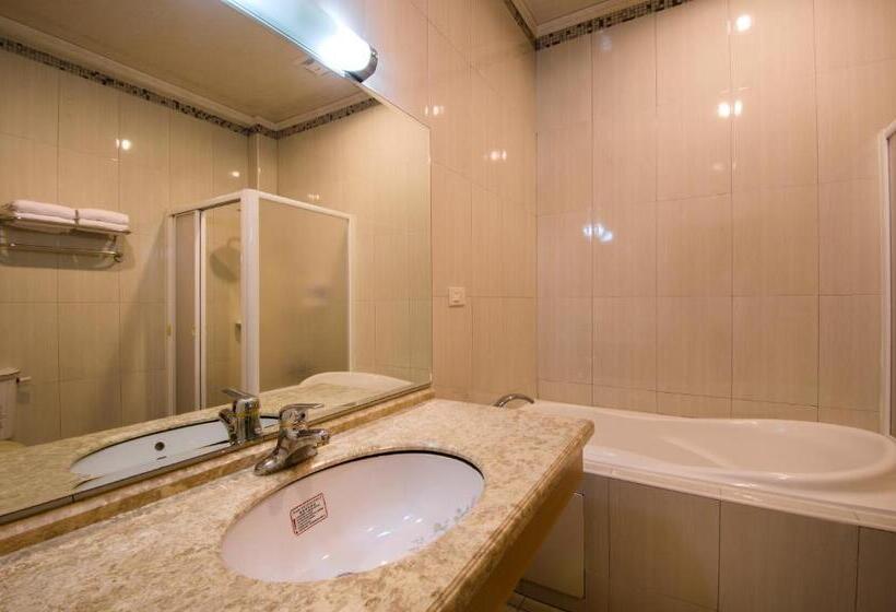 Economy Quadruple Room, Wogo